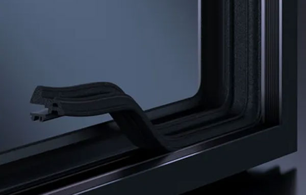 原理：德式雙組份銷(xiāo)釘注膠工藝+整體結(jié)構(gòu)性鋁角碼+工業(yè)級(jí)防滲膠拼角工藝;亮點(diǎn)：系統(tǒng)防水+整體穩(wěn)固性強(qiáng);廣告語(yǔ)：一體式無(wú)縫組角穩(wěn)固性強(qiáng),連大樹(shù)都能連根拔起的12級(jí)以上臺(tái)風(fēng)，輕松擋了